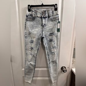 No Boundaries Skinny High Rise Jeans